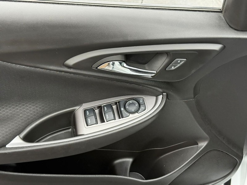 Chevrolet Malibu Vehicle Full-screen Gallery Image 15