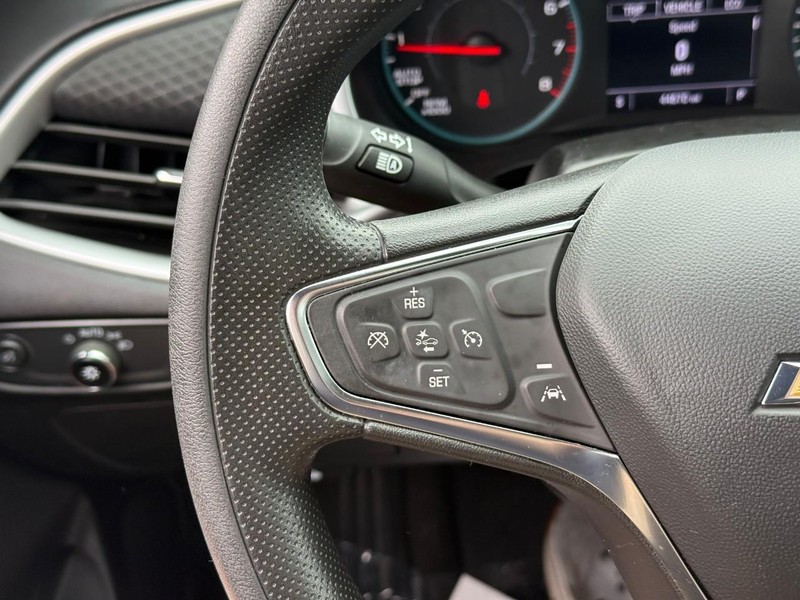 Chevrolet Malibu Vehicle Full-screen Gallery Image 18