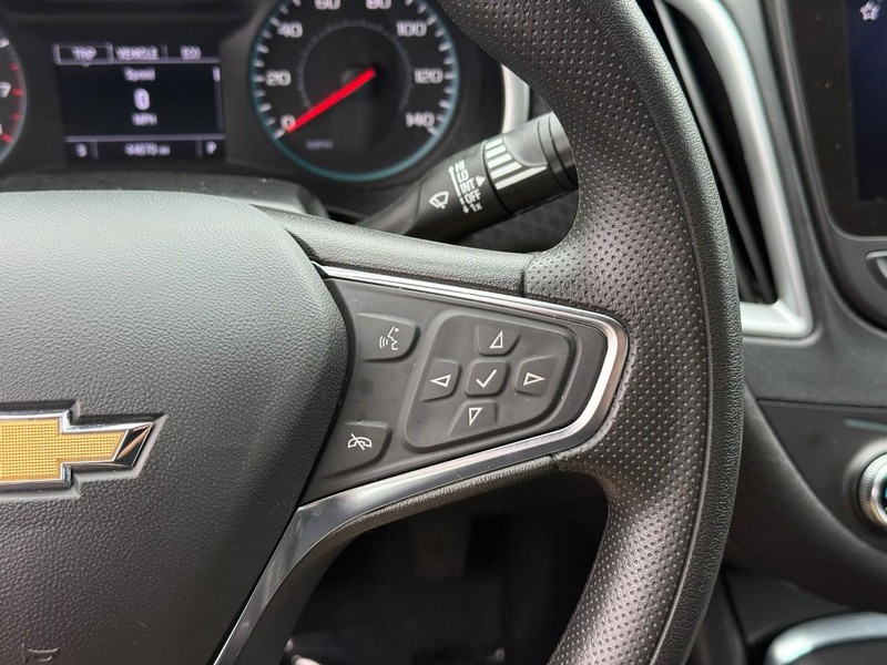 Chevrolet Malibu Vehicle Full-screen Gallery Image 19