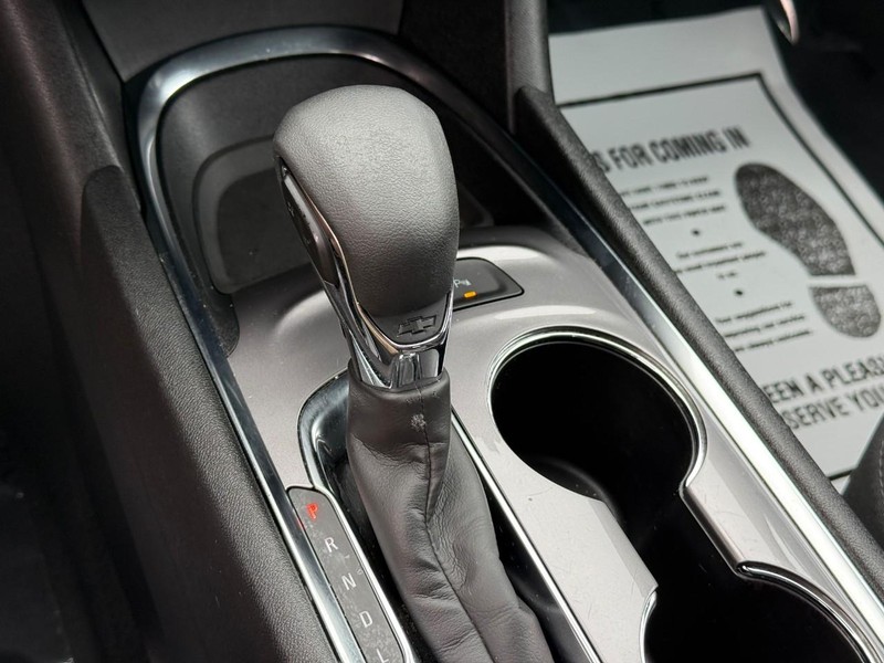 Chevrolet Malibu Vehicle Full-screen Gallery Image 21