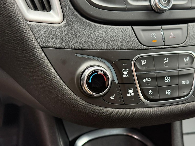 Chevrolet Malibu Vehicle Full-screen Gallery Image 22