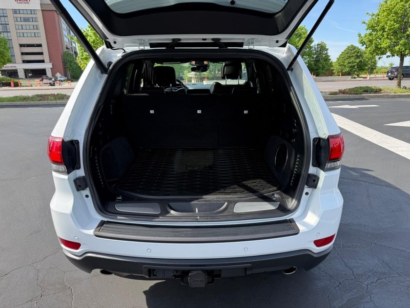 Jeep Grand Cherokee Vehicle Full-screen Gallery Image 6