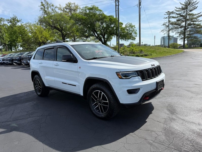 Jeep Grand Cherokee Vehicle Full-screen Gallery Image 9