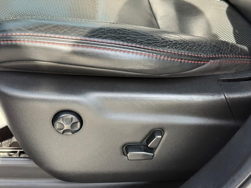 Jeep Grand Cherokee Vehicle Full-screen Gallery Image 19