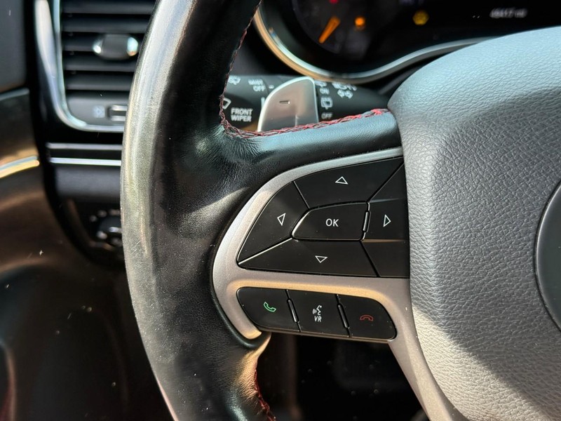 Jeep Grand Cherokee Vehicle Full-screen Gallery Image 20