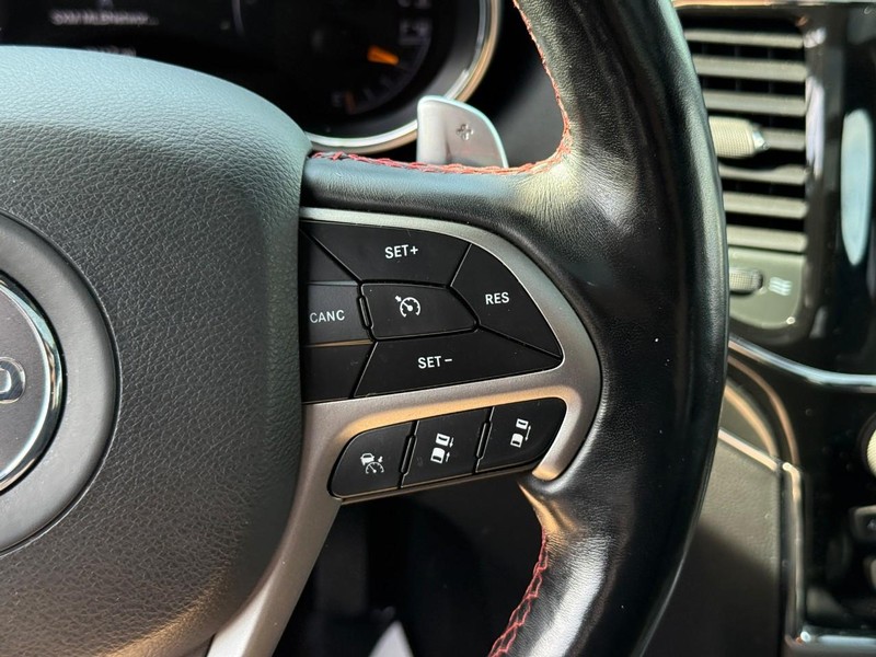 Jeep Grand Cherokee Vehicle Full-screen Gallery Image 21