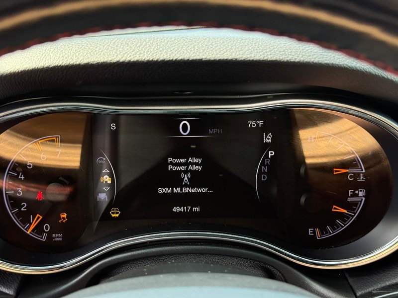 Jeep Grand Cherokee Vehicle Full-screen Gallery Image 22