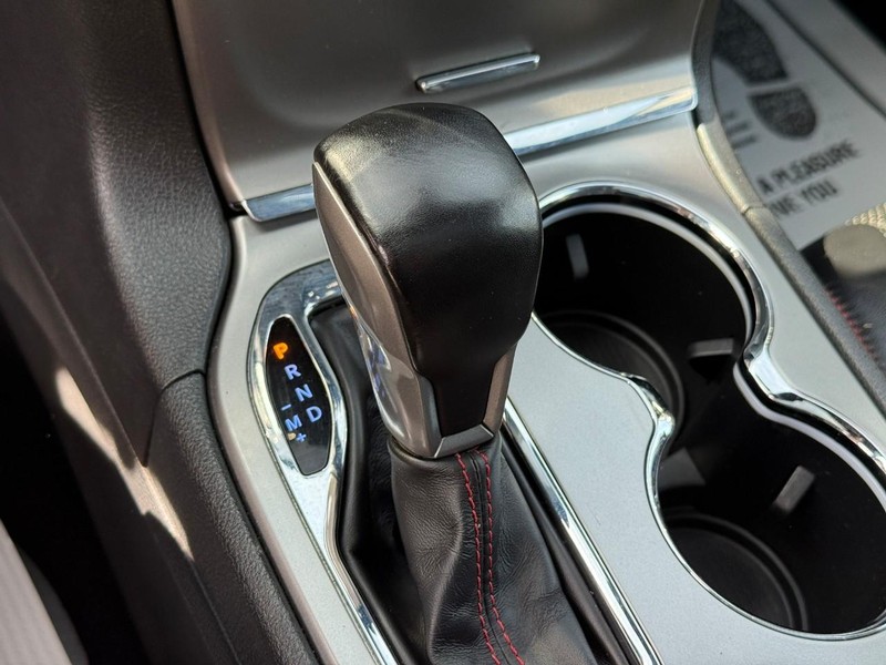Jeep Grand Cherokee Vehicle Full-screen Gallery Image 23