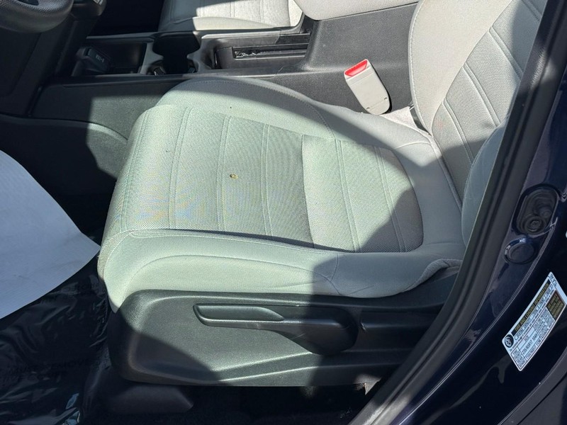 Honda CR-V Vehicle Full-screen Gallery Image 18