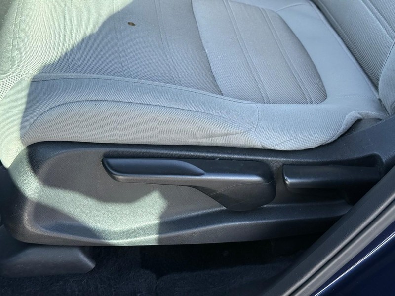 Honda CR-V Vehicle Full-screen Gallery Image 19