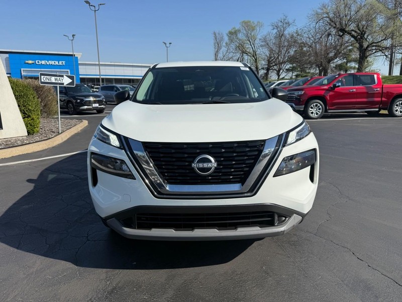 Nissan Rogue Vehicle Full-screen Gallery Image 9