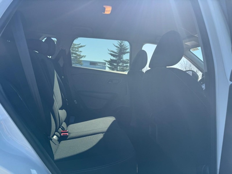 Nissan Rogue Vehicle Full-screen Gallery Image 10