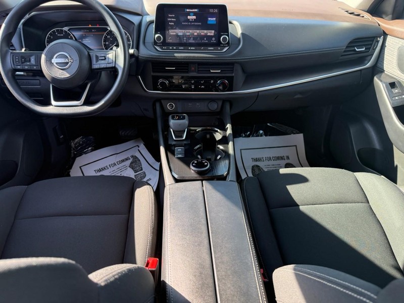 Nissan Rogue Vehicle Full-screen Gallery Image 11
