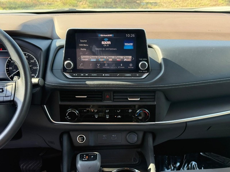 Nissan Rogue Vehicle Full-screen Gallery Image 13
