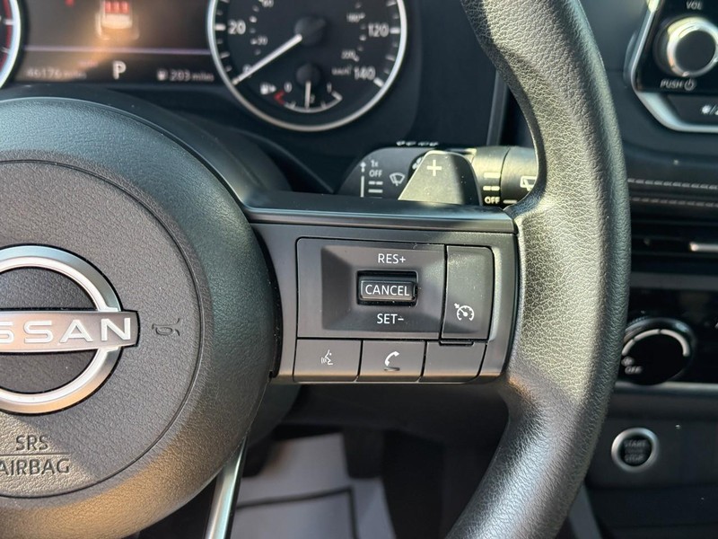 Nissan Rogue Vehicle Full-screen Gallery Image 19