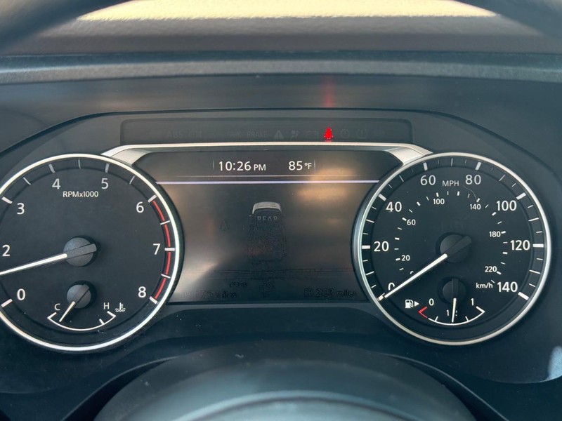 Nissan Rogue Vehicle Full-screen Gallery Image 20