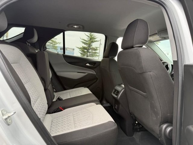Chevrolet Equinox Vehicle Full-screen Gallery Image 10