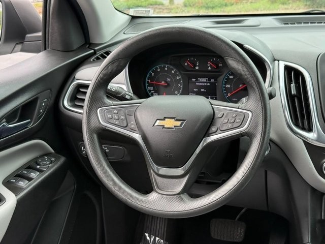 Chevrolet Equinox Vehicle Full-screen Gallery Image 12