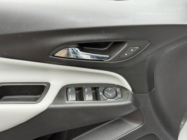 Chevrolet Equinox Vehicle Full-screen Gallery Image 15
