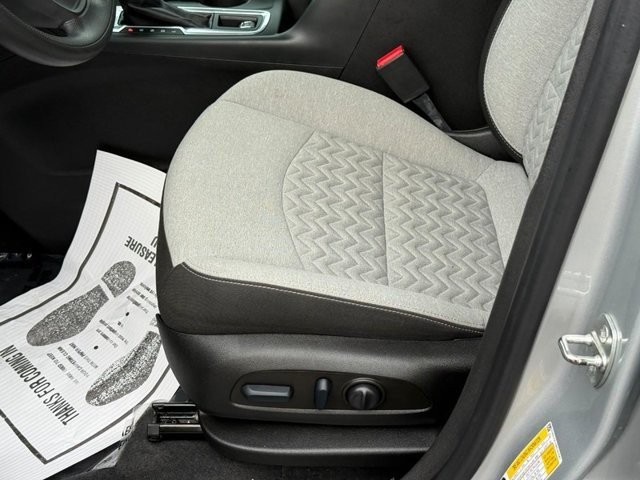 Chevrolet Equinox Vehicle Full-screen Gallery Image 16