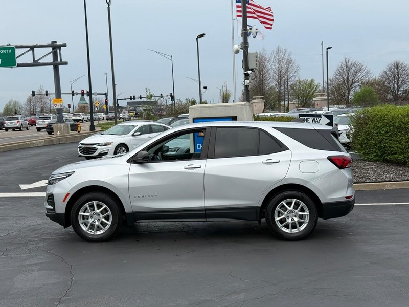 Chevrolet Equinox Vehicle Full-screen Gallery Image 2