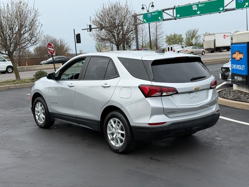 Chevrolet Equinox Vehicle Full-screen Gallery Image 3