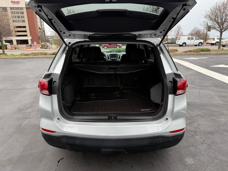 Chevrolet Equinox Vehicle Full-screen Gallery Image 5