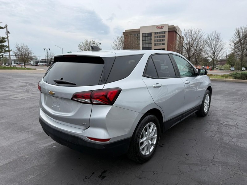Chevrolet Equinox Vehicle Full-screen Gallery Image 7