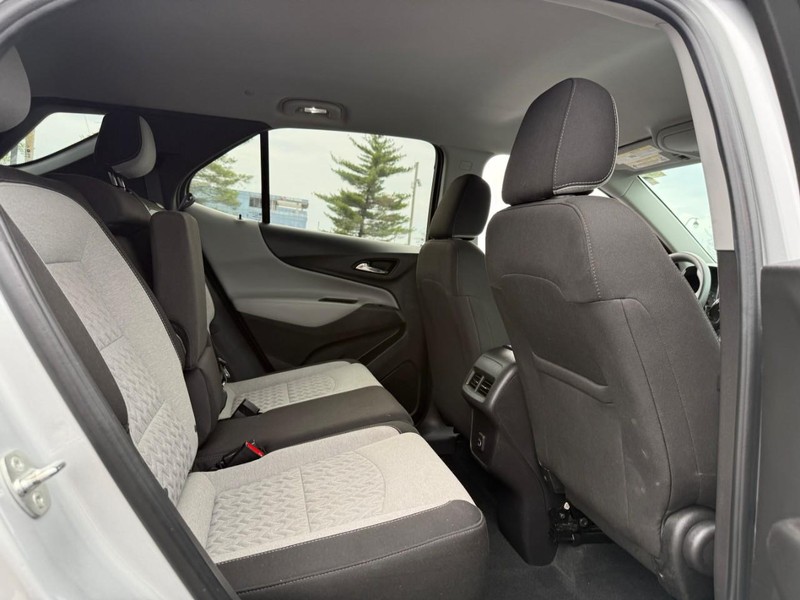 Chevrolet Equinox Vehicle Full-screen Gallery Image 10