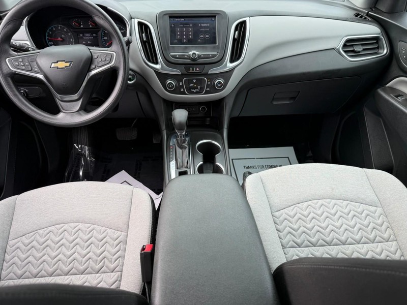 Chevrolet Equinox Vehicle Full-screen Gallery Image 11