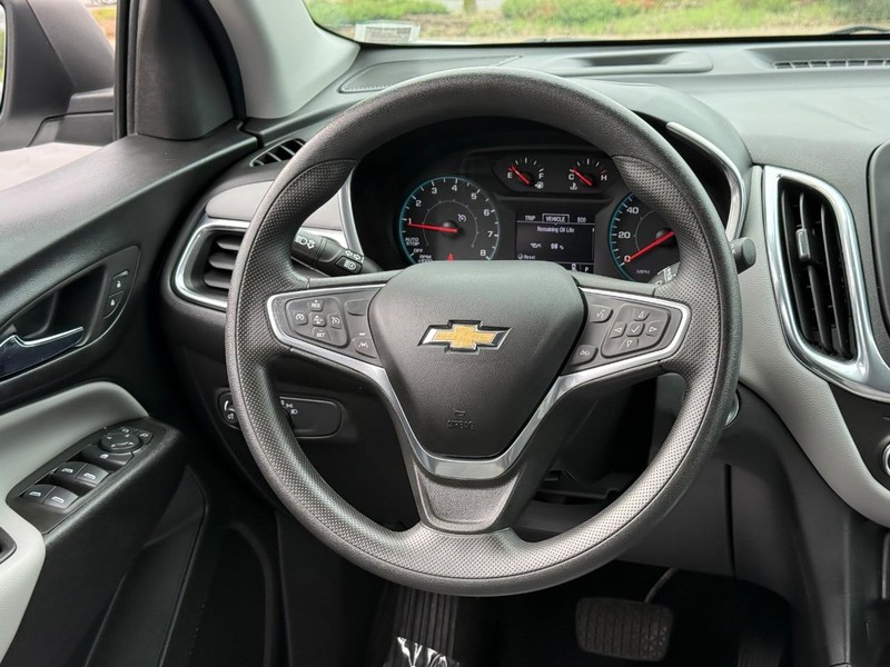 Chevrolet Equinox Vehicle Full-screen Gallery Image 12