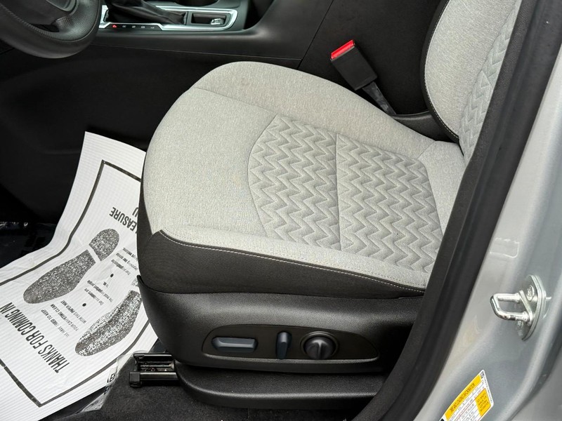 Chevrolet Equinox Vehicle Full-screen Gallery Image 16