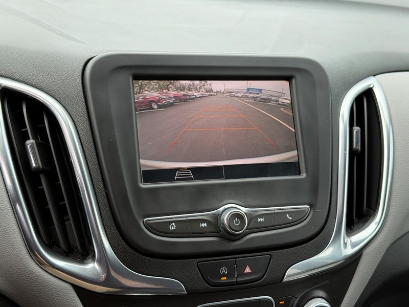 Chevrolet Equinox Vehicle Full-screen Gallery Image 22