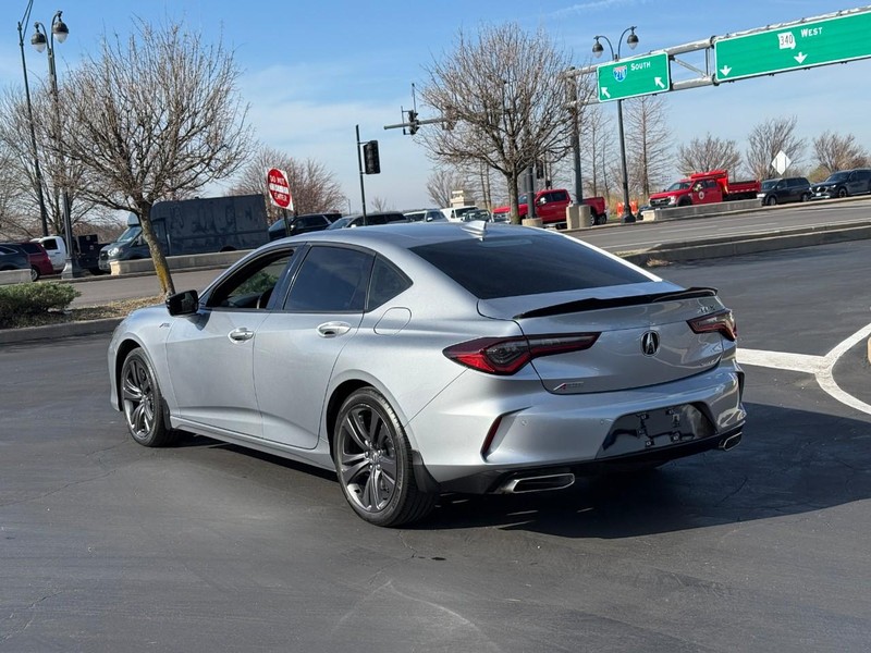 Acura TLX Vehicle Full-screen Gallery Image 03