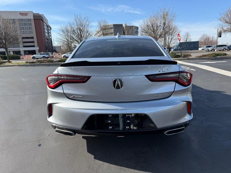 Acura TLX Vehicle Full-screen Gallery Image 06