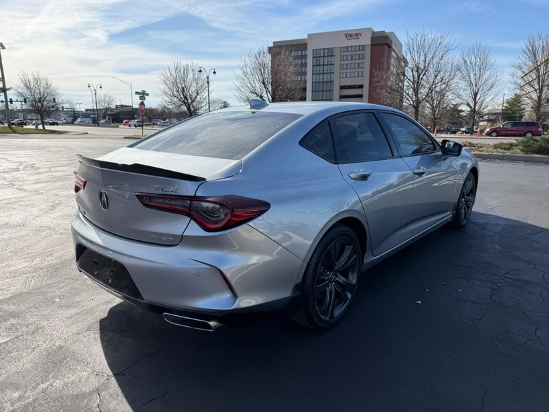Acura TLX Vehicle Full-screen Gallery Image 07