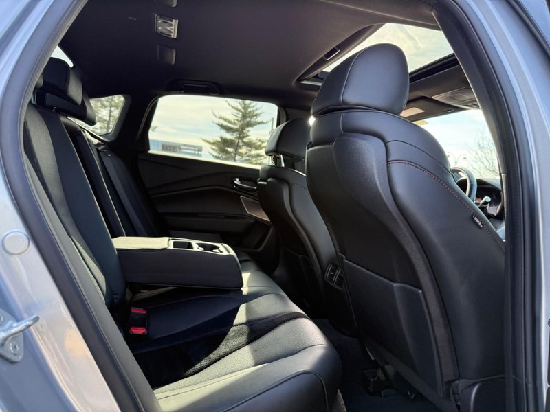 Acura TLX Vehicle Full-screen Gallery Image 10