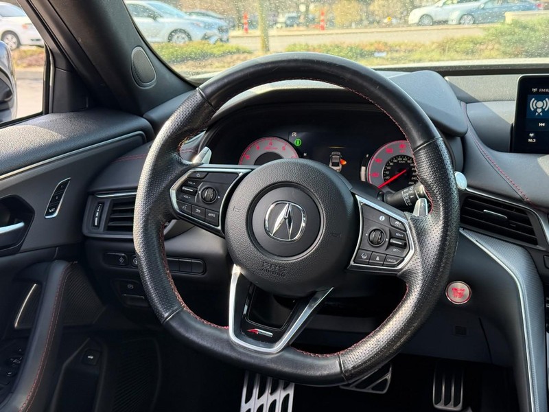 Acura TLX Vehicle Full-screen Gallery Image 12