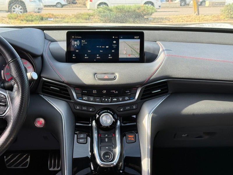 Acura TLX Vehicle Full-screen Gallery Image 13