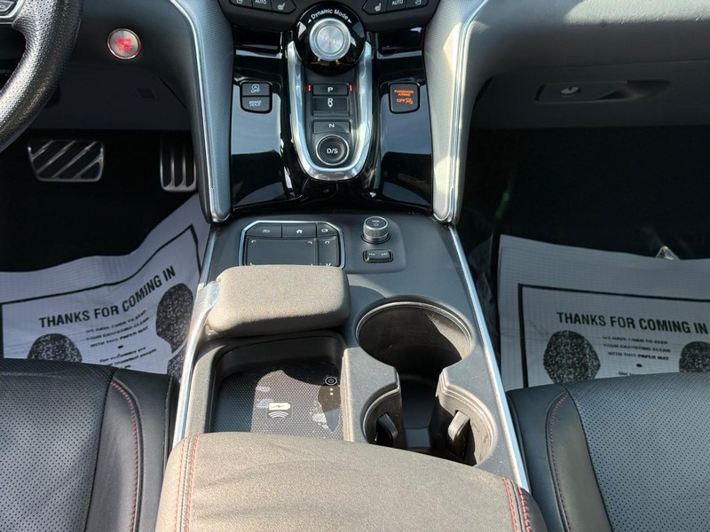 Acura TLX Vehicle Full-screen Gallery Image 15