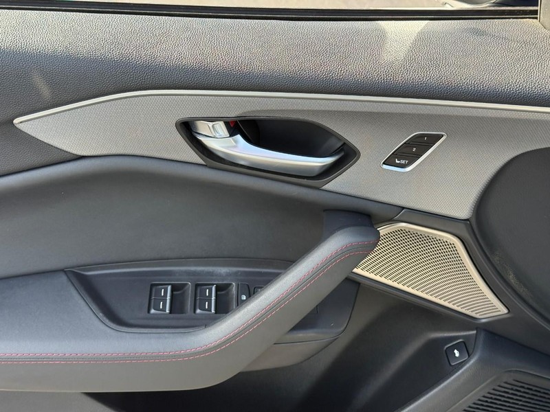 Acura TLX Vehicle Full-screen Gallery Image 16