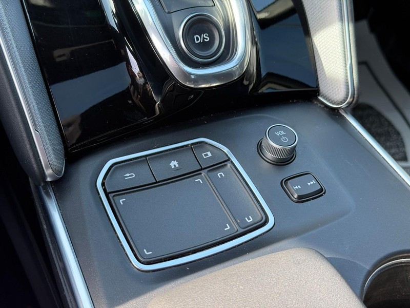 Acura TLX Vehicle Full-screen Gallery Image 22