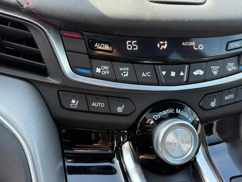 Acura TLX Vehicle Full-screen Gallery Image 23