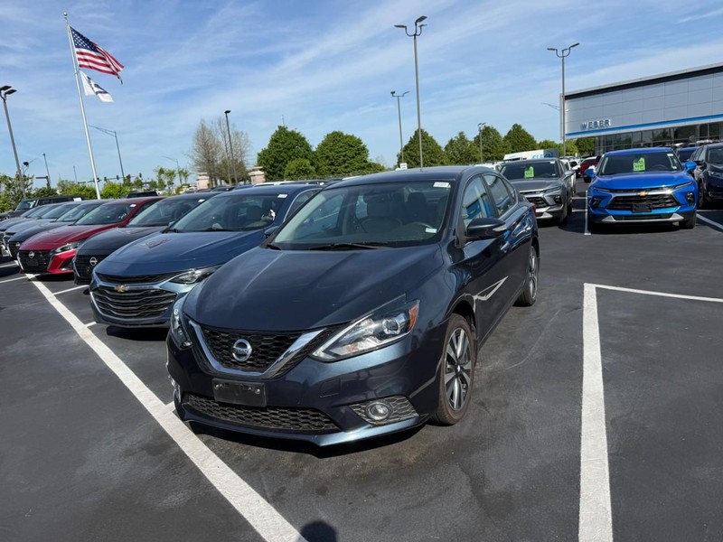 Nissan Sentra Vehicle Full-screen Gallery Image 3