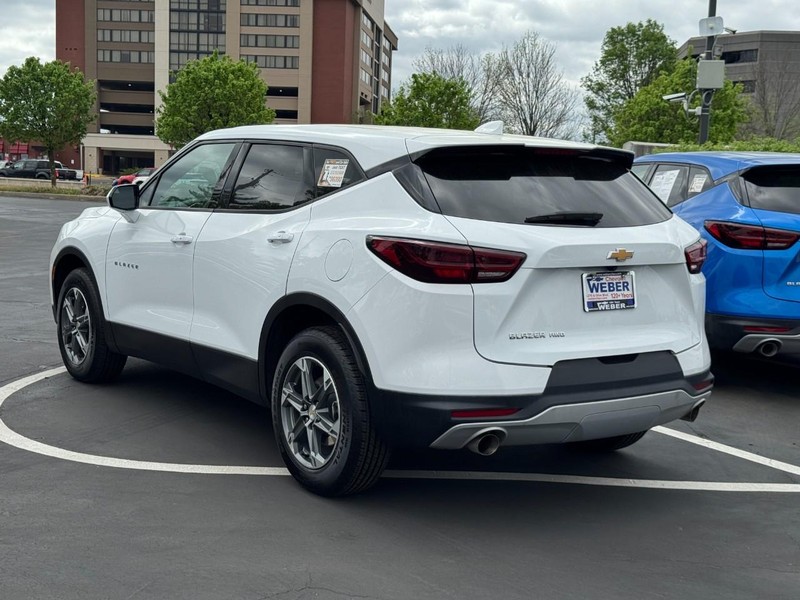 Chevrolet Blazer Vehicle Full-screen Gallery Image 03