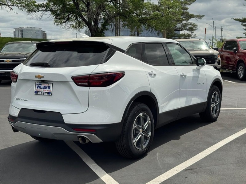 Chevrolet Blazer Vehicle Full-screen Gallery Image 06