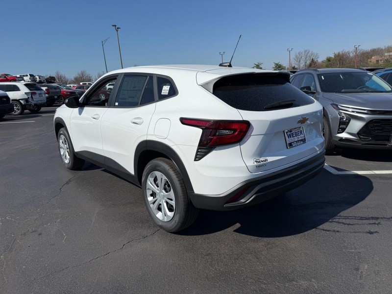 Chevrolet Trax Vehicle Full-screen Gallery Image 3