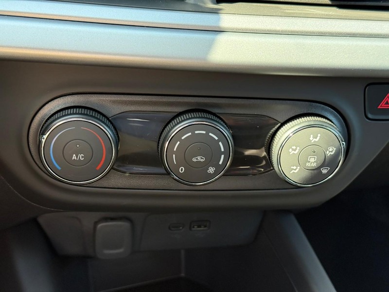 Chevrolet Trax Vehicle Full-screen Gallery Image 15