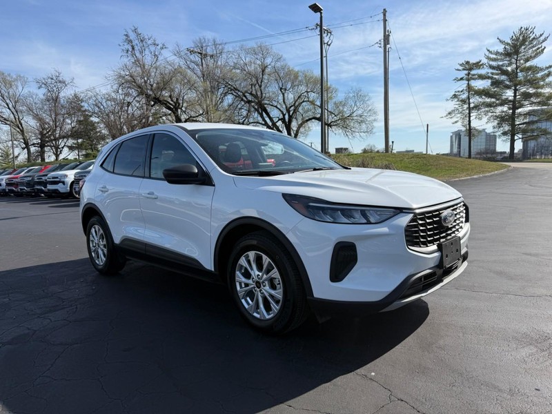 Ford Escape Vehicle Full-screen Gallery Image 8