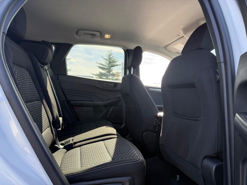 Ford Escape Vehicle Full-screen Gallery Image 10